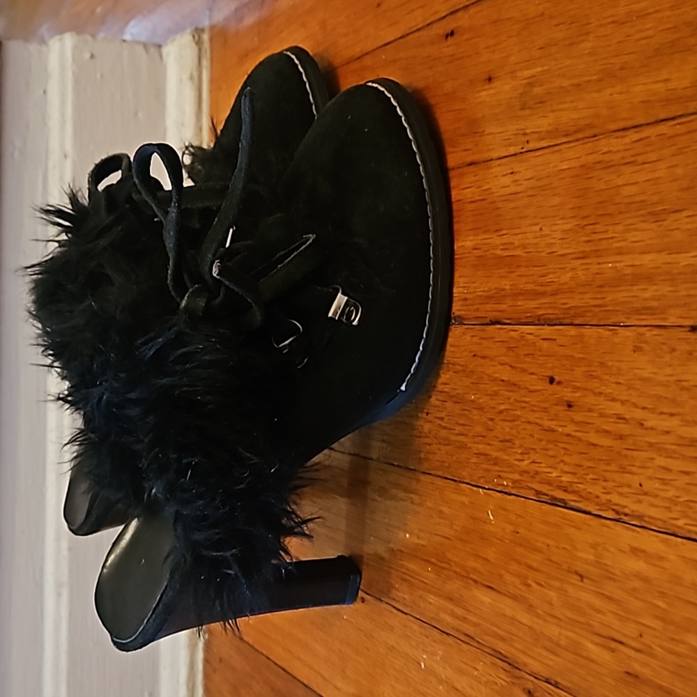 Cute Newport News Black Suede Lace-up Stiletto Clogs with Faux Fur Trim size 7.5 - Picture 2 of 12